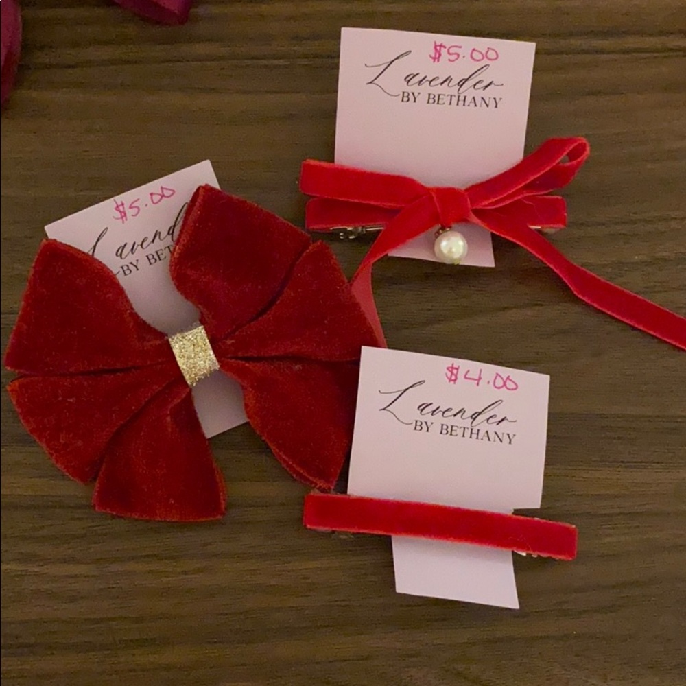 Handmade velvety bow set